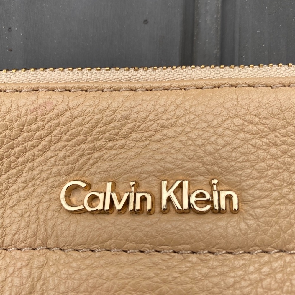 Calvin Klein Crossbody - Picture 2 of 4
